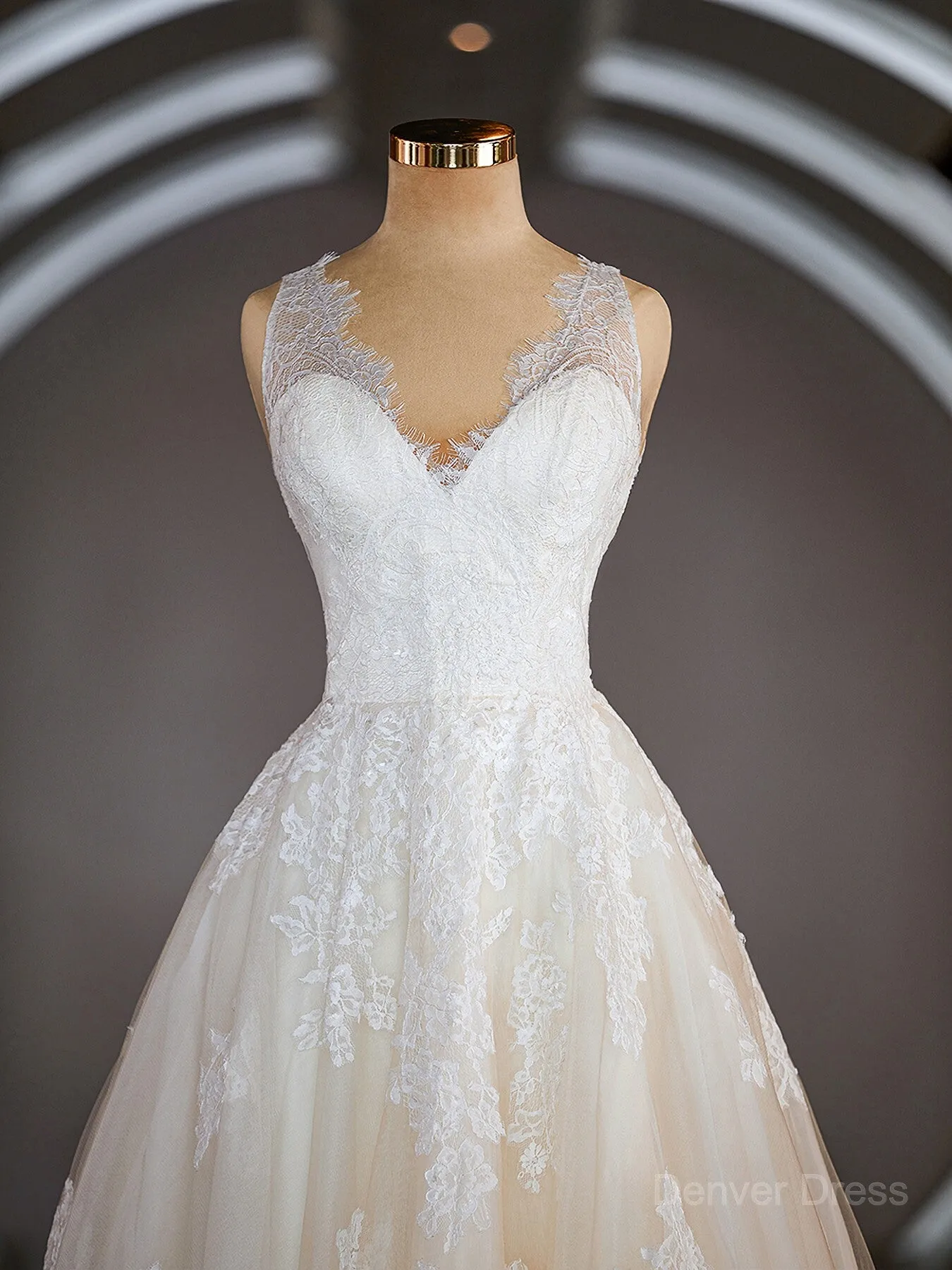 A-Line V-neck Sweep Train Tulle Wedding Dresses with Appliques Lace