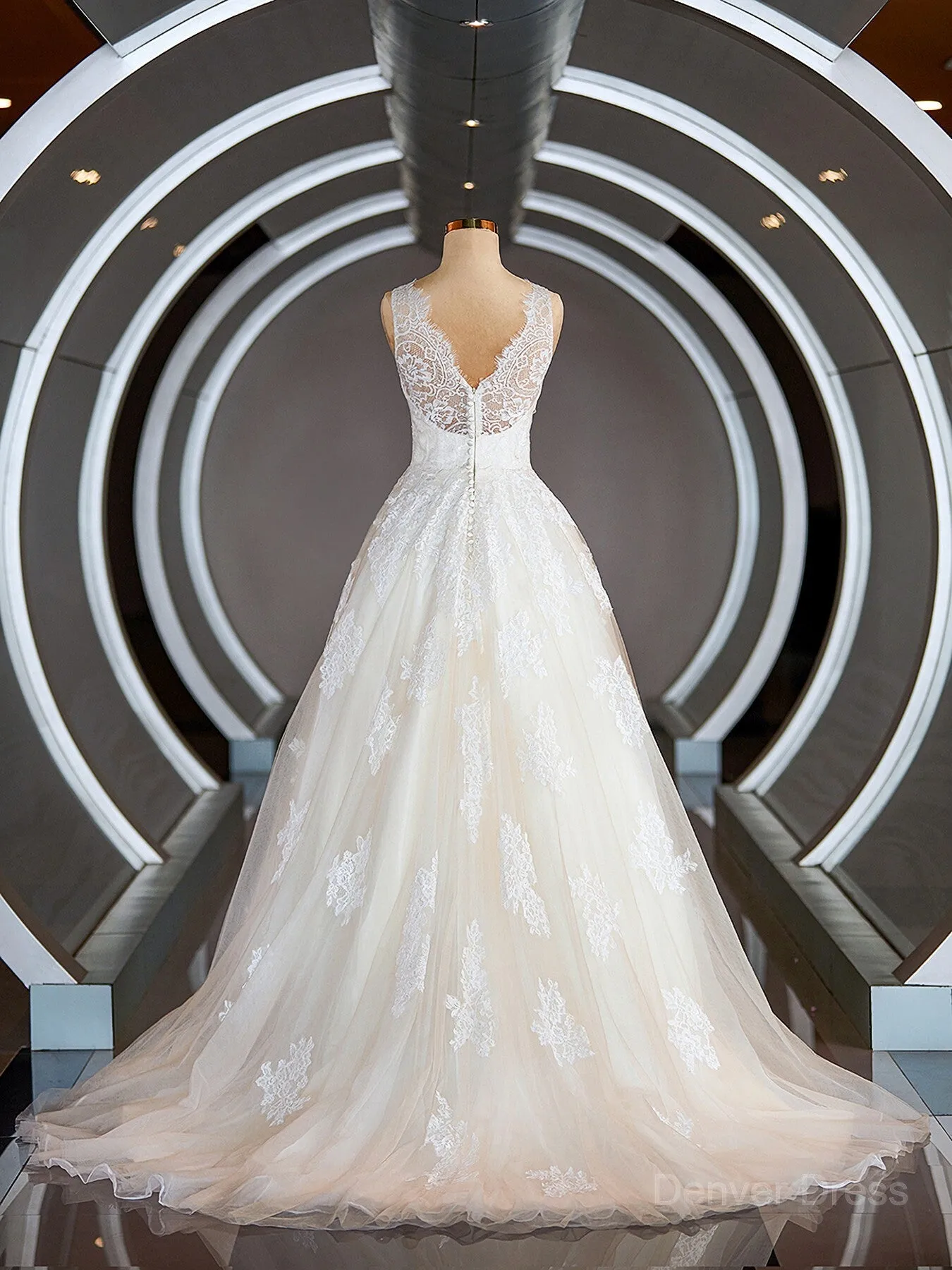 A-Line V-neck Sweep Train Tulle Wedding Dresses with Appliques Lace