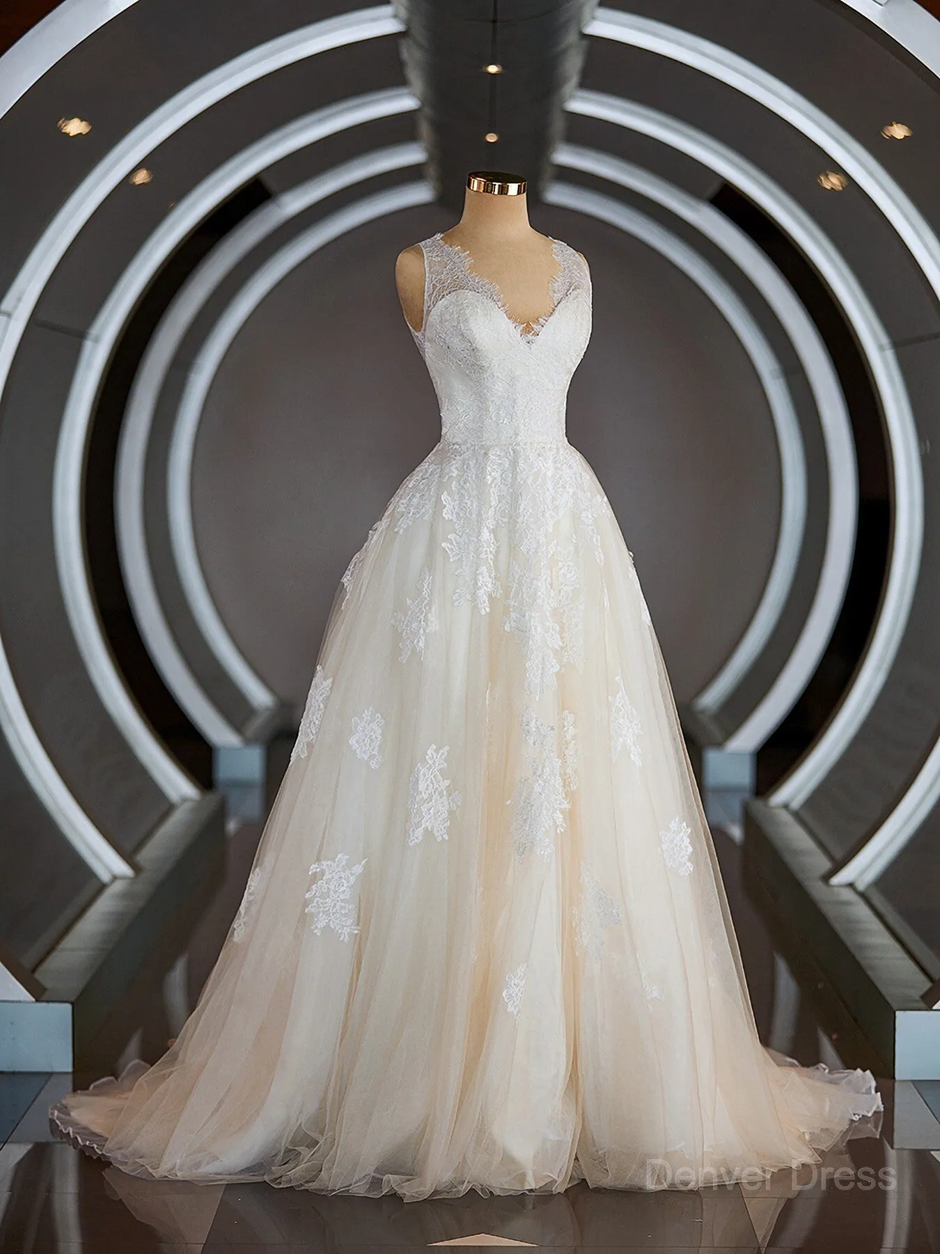 A-Line V-neck Sweep Train Tulle Wedding Dresses with Appliques Lace