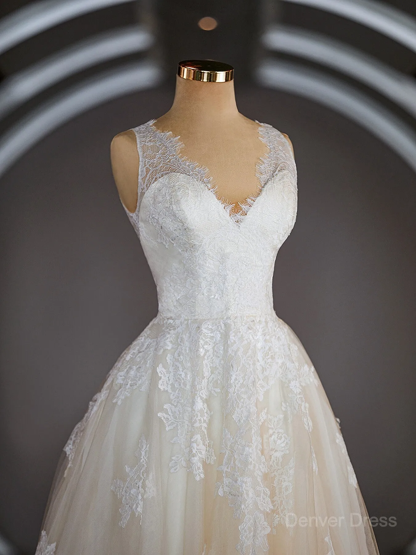 A-Line V-neck Sweep Train Tulle Wedding Dresses with Appliques Lace