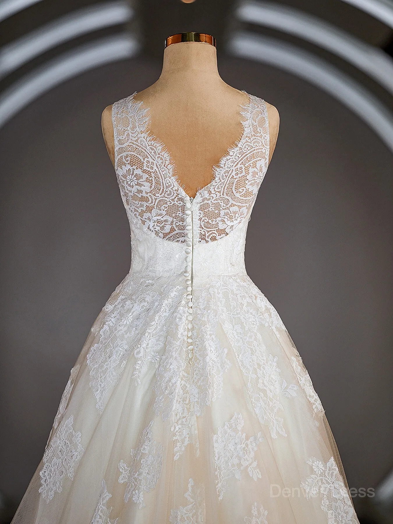 A-Line V-neck Sweep Train Tulle Wedding Dresses with Appliques Lace