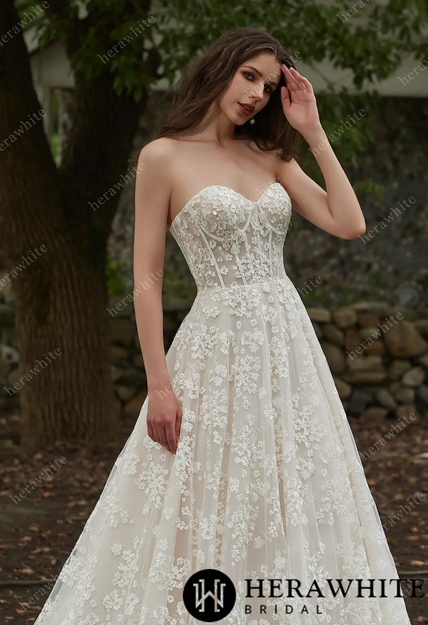 Lace Appliques Sleeveless And Fasion Corset Wedding Dress