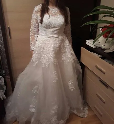 W161 (2),White Sleeves Prewedding Shoot Trail Gown, Size (XS-30 to XL-40)